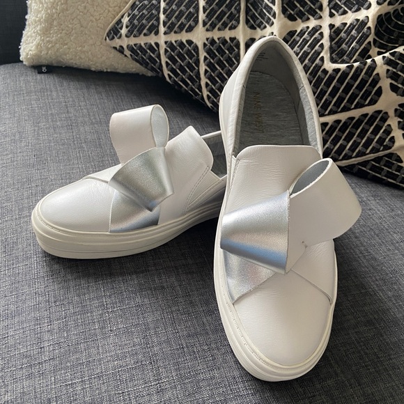 🚨SOLD🚨 Nine West Odienella Leather Slip-on Bow Sneakers - Picture 1 of 8